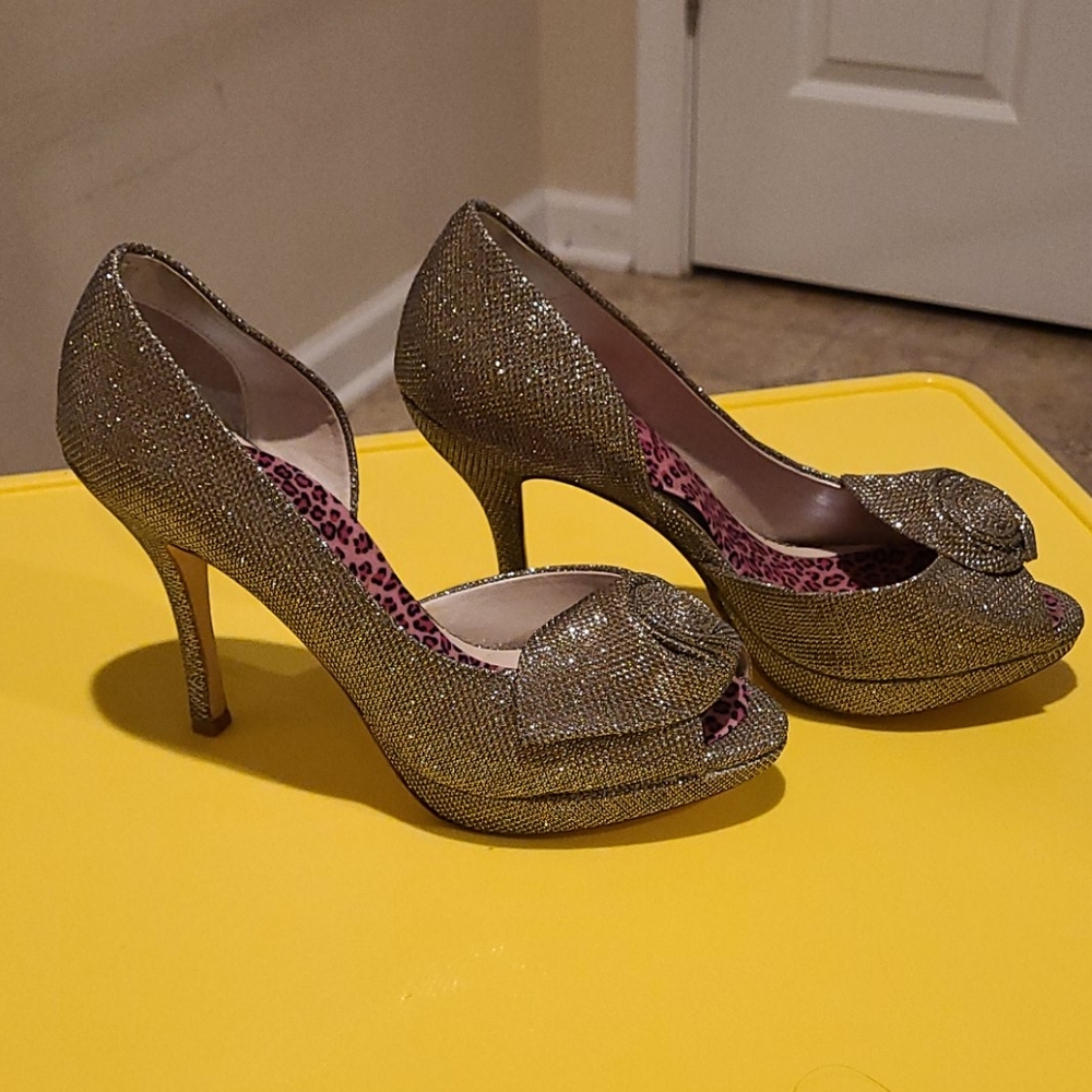 Heels!! 👍Great Deal👍